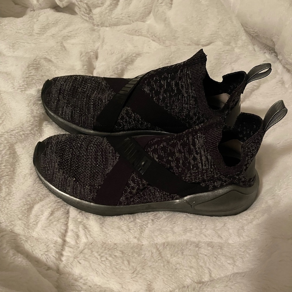 Sparkly Black puma sneakers, size 7